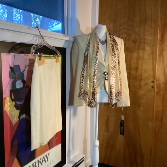 Couture size 6 YELLOW WOOL SUIT. USA MADE LIST $350. STUNNING - Picture 14 of 15